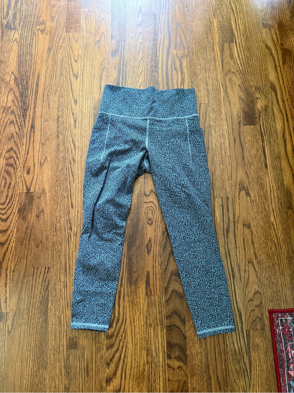 Athleta leopard salutation stash leggings